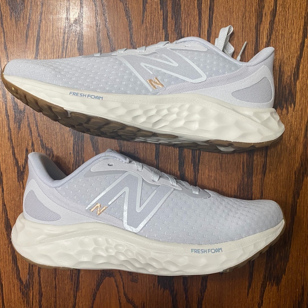 New Balance Arishi V4 Fresh Foam LIGHTWEIGHT  Women's Low Top Athletic Sneakers - Picture 2 of 7
